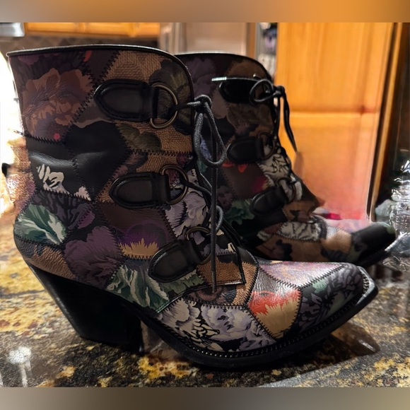 Coach Kaffe Fassett 1941 Tan MultiColor Leather Patchwork Boots Size 7.5B - Picture 1 of 11